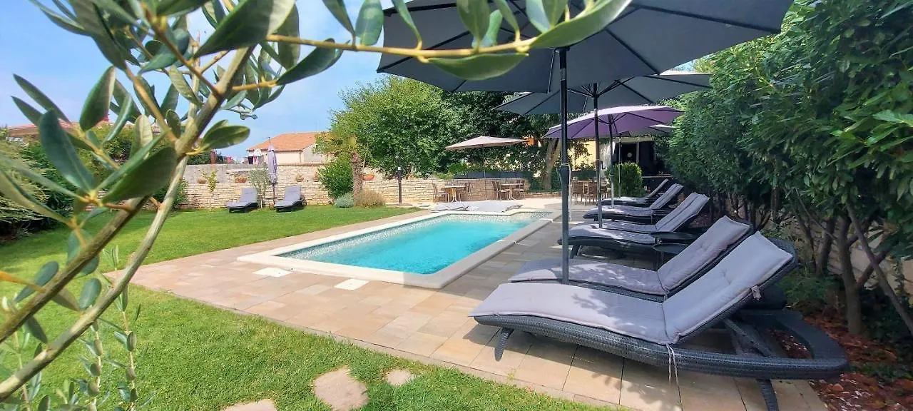 Rooms And Apartments Istrasoley Bale Guest house