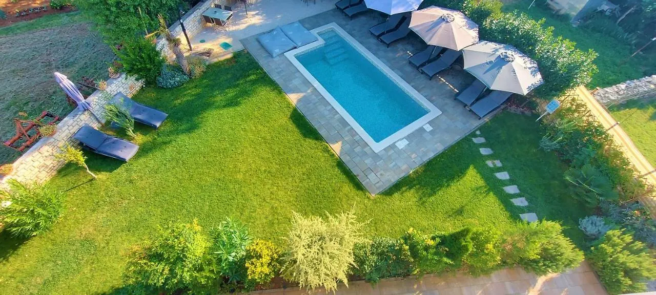 Guest house Rooms And Apartments Istrasoley Bale