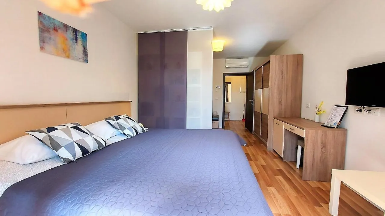 Guest house Rooms And Apartments Istrasoley Bale