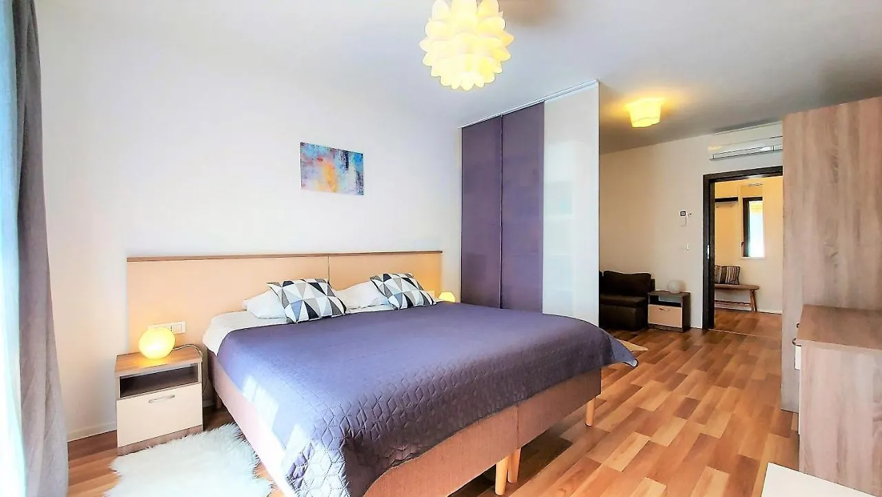 Rooms And Apartments Istrasoley Bale Guest house