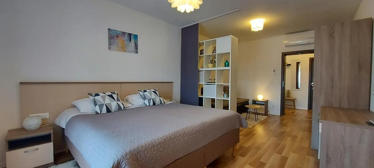 Rooms And Apartments Istrasoley Bale Guest house