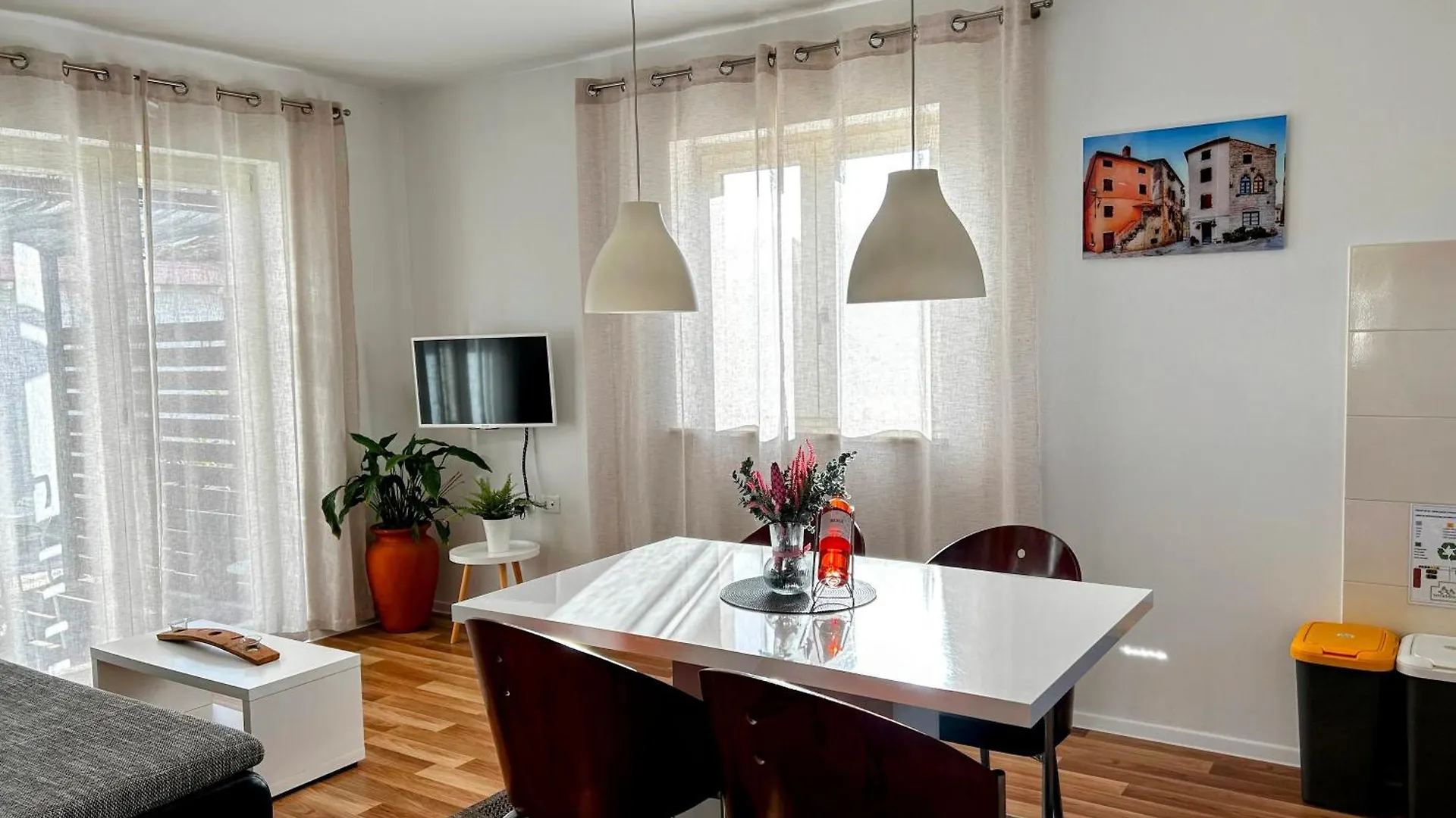 Rooms And Apartments Istrasoley Bale Guest house