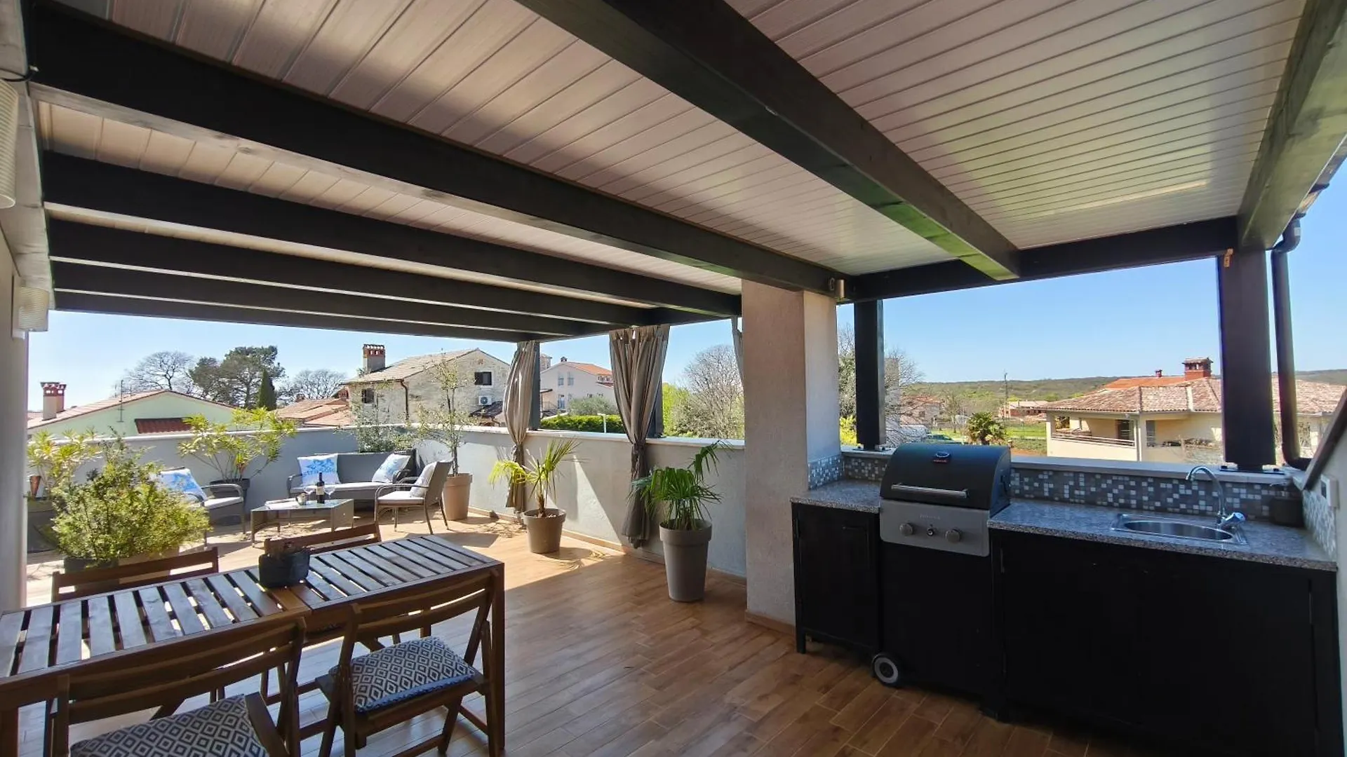 Guest house Rooms And Apartments Istrasoley Bale