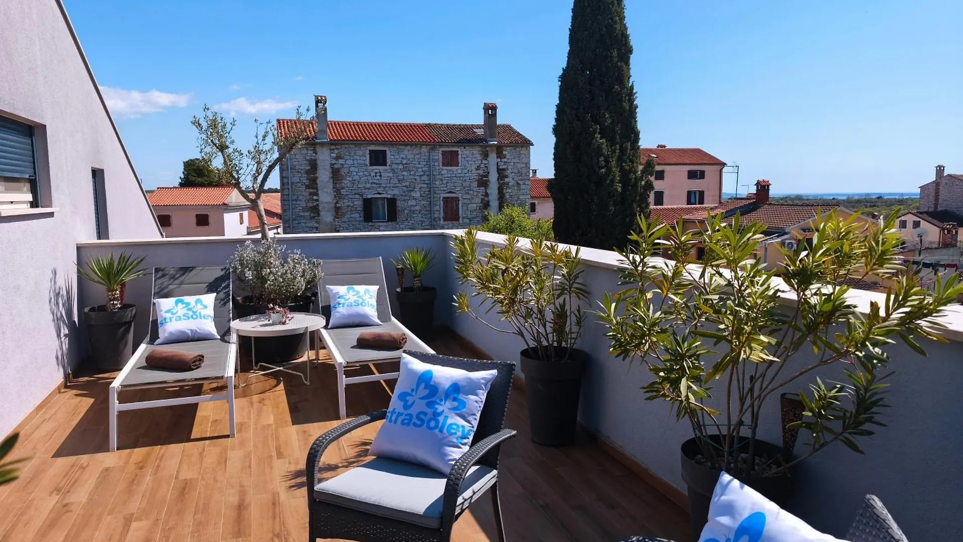 Rooms And Apartments Istrasoley Bale Guest house