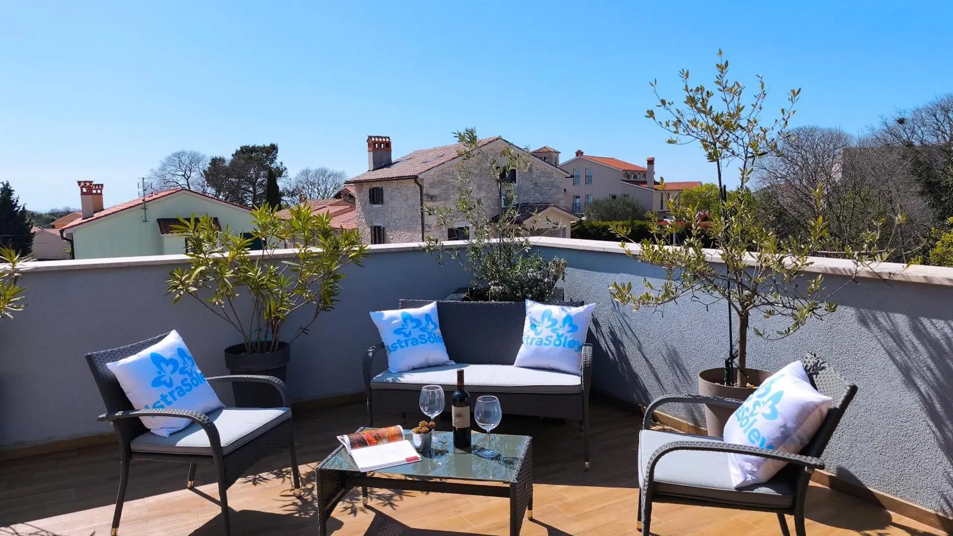 Guest house Rooms And Apartments Istrasoley Bale